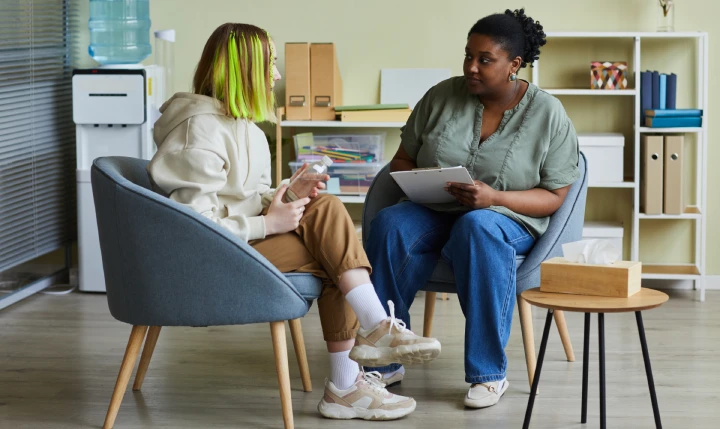 Les métiers du secteur social pour accompagner et soutenir les populations vulnérables